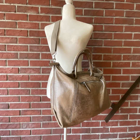 •Ecco Beige Genuine Pebble Leather Silver Metallic Weekender Tote Travel Bag - Picture 3 of 16